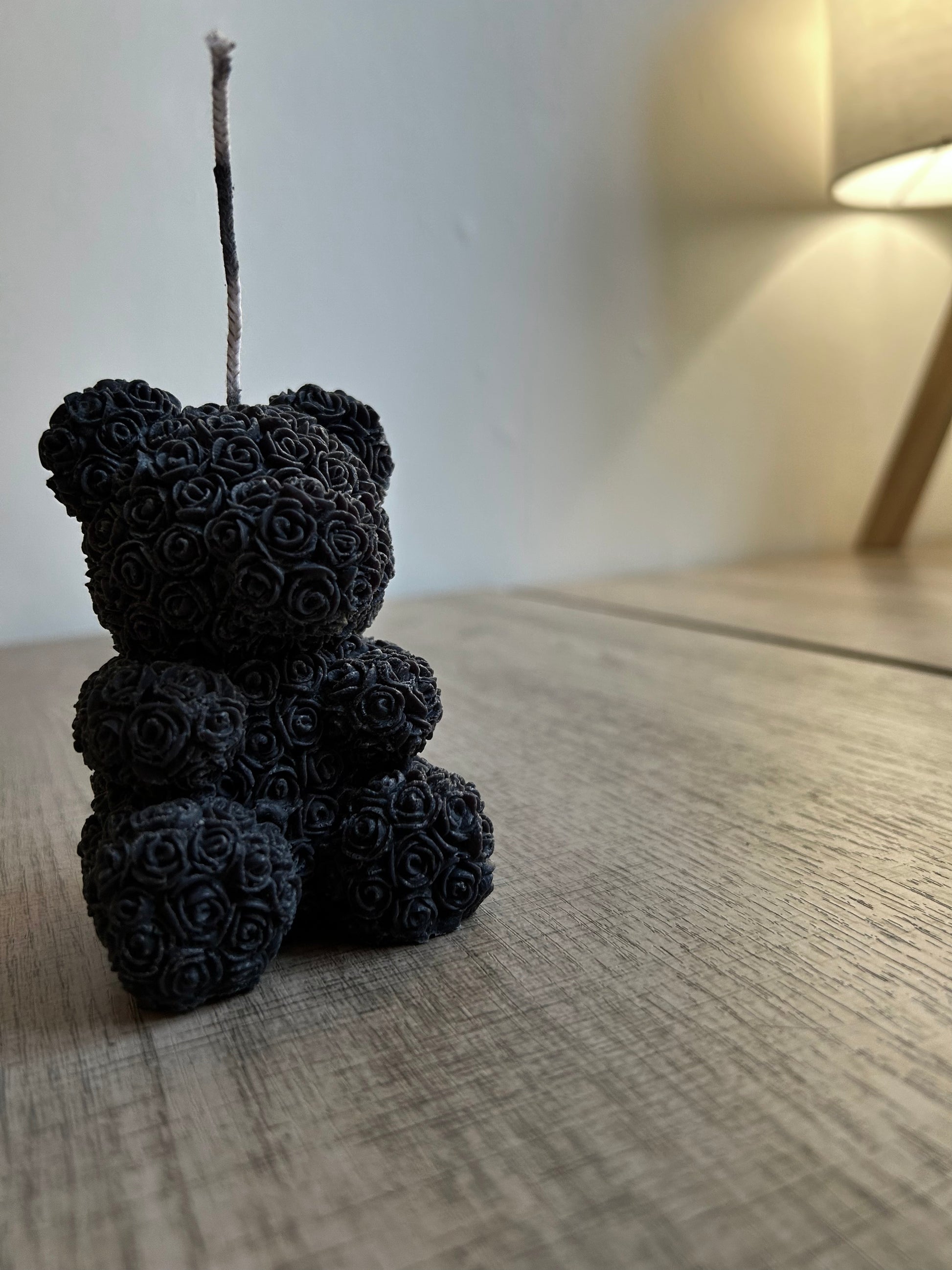 Teddy bear rose candle, right side colour black